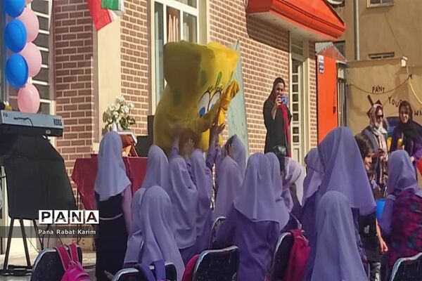 جشن شکوفه‌ها در آموزشگاه افق پرند