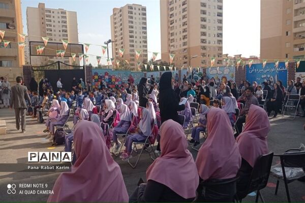 جشن شکوفه‌ها در آموزشگاه افق پرند
