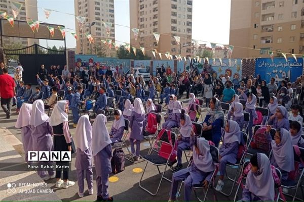 جشن شکوفه‌ها در آموزشگاه افق پرند