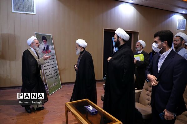 آیین افتتاحیه اولین همایش روحانیون و طلاب شاغل در آموزش و پرورش