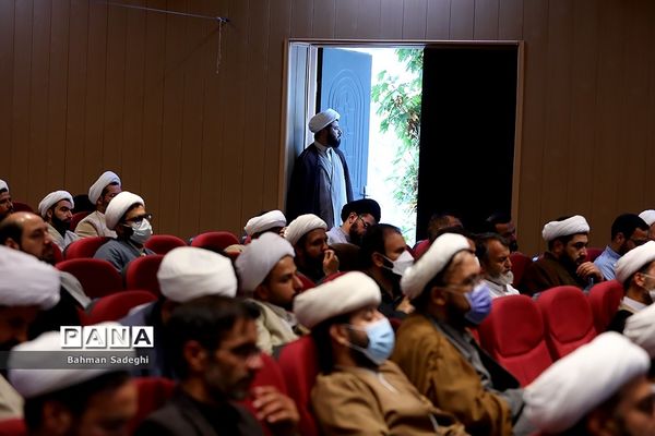 آیین افتتاحیه اولین همایش روحانیون و طلاب شاغل در آموزش و پرورش