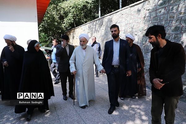 آیین افتتاحیه اولین همایش روحانیون و طلاب شاغل در آموزش و پرورش