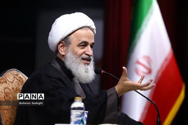 آیین افتتاحیه اولین همایش روحانیون و طلاب شاغل در آموزش و پرورش