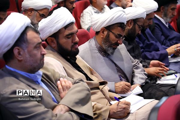 آیین افتتاحیه اولین همایش روحانیون و طلاب شاغل در آموزش و پرورش