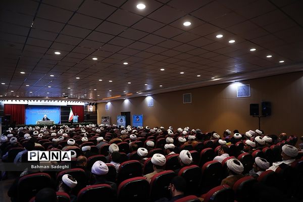 آیین افتتاحیه اولین همایش روحانیون و طلاب شاغل در آموزش و پرورش