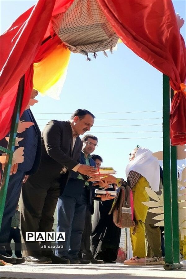 برگزاری آیین نمیادین زنگ شکوفه‌ها در شهرستان کلات