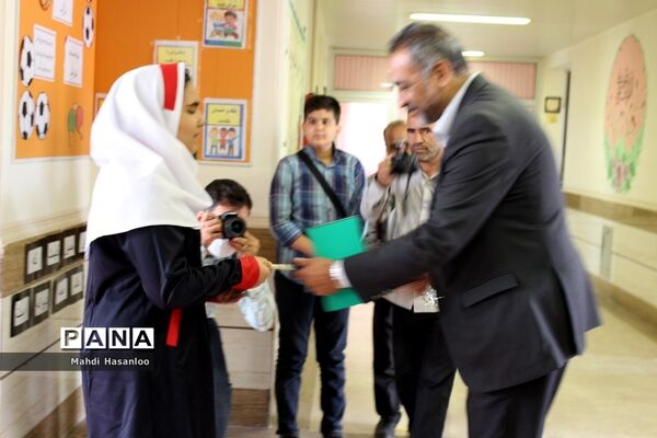 جشن شکوفه‌ها ویژه دانش‌آموزان اول ابتدایی در زنجان