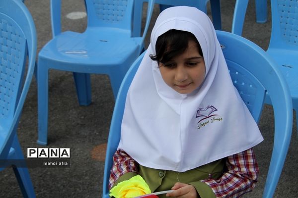 نواختن زنگ استانی شکوفه‌های حسینی در بهبهان