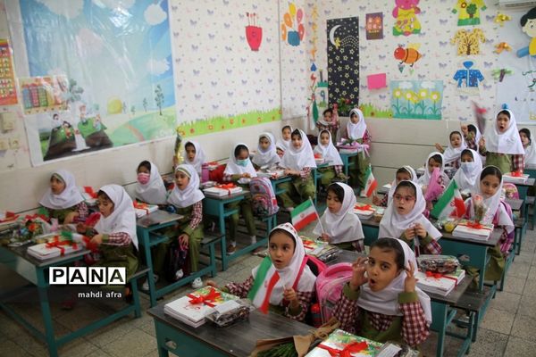 نواختن زنگ استانی شکوفه‌های حسینی در بهبهان