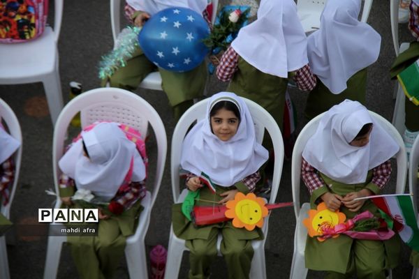 نواختن زنگ استانی شکوفه‌های حسینی در بهبهان