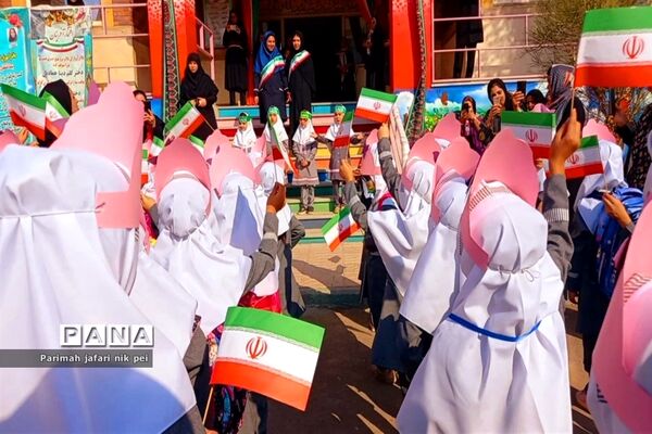 برگزاری جشن شکوفه‌ها در دبستان دخترانه گل‌نرگس شهرستان قرچک