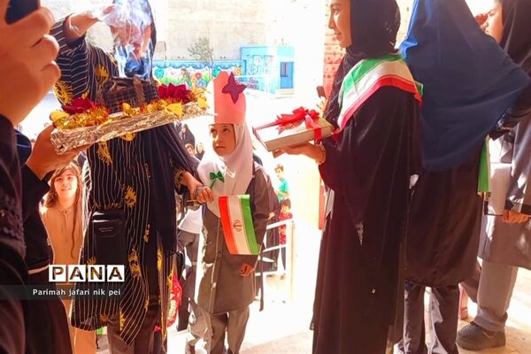 برگزاری جشن شکوفه‌ها در دبستان دخترانه گل‌نرگس شهرستان قرچک
