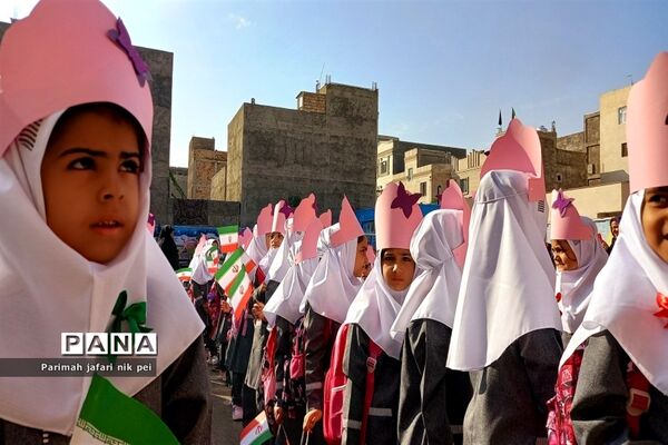 برگزاری جشن شکوفه‌ها در دبستان دخترانه گل‌نرگس شهرستان قرچک
