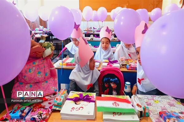 برگزاری جشن شکوفه‌ها در دبستان دخترانه گل‌نرگس شهرستان قرچک
