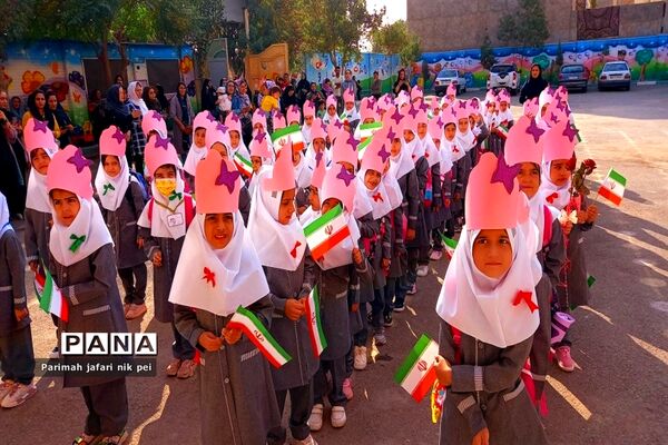 برگزاری جشن شکوفه‌ها در دبستان دخترانه گل‌نرگس شهرستان قرچک