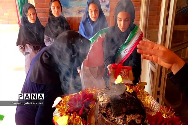 برگزاری جشن شکوفه‌ها در دبستان دخترانه گل‌نرگس شهرستان قرچک
