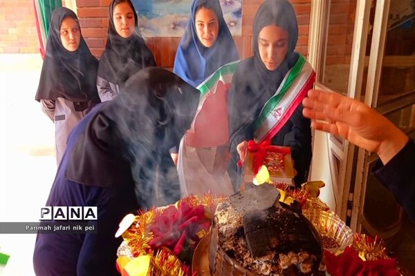 برگزاری جشن شکوفه‌ها در دبستان دخترانه گل‌نرگس شهرستان قرچک