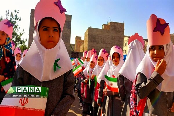 برگزاری جشن شکوفه‌ها در دبستان دخترانه گل‌نرگس شهرستان قرچک