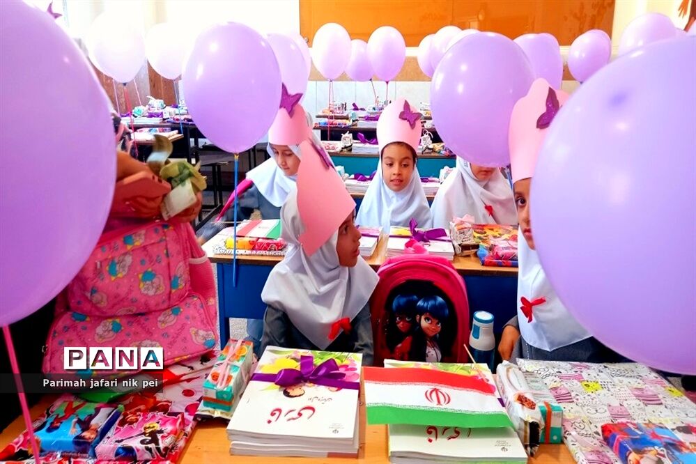 برگزاری جشن شکوفه‌ها در دبستان دخترانه گل‌نرگس شهرستان قرچک