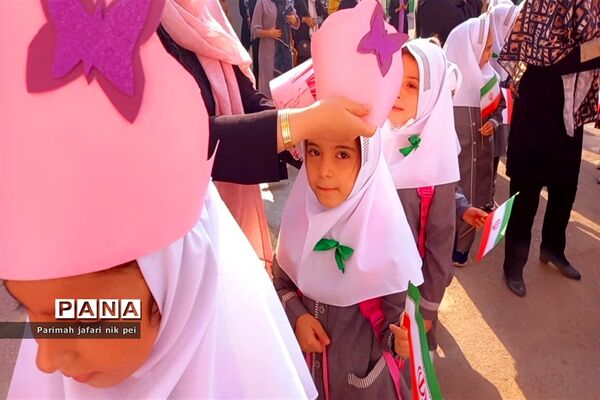 برگزاری جشن شکوفه‌ها در دبستان دخترانه گل‌نرگس شهرستان قرچک