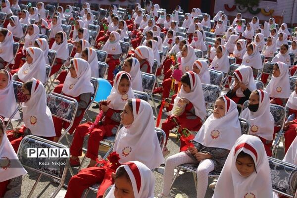 شکوفه‌های حسینی بهارستان در اولین روز از سال تحصیلی