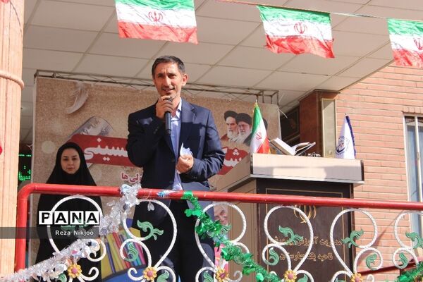 شکوفه‌های حسینی بهارستان در اولین روز از سال تحصیلی
