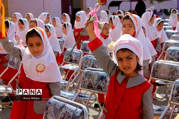 شکوفه‌های حسینی بهارستان در اولین روز از سال تحصیلی