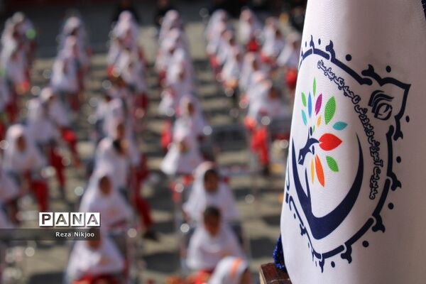 شکوفه‌های حسینی بهارستان در اولین روز از سال تحصیلی