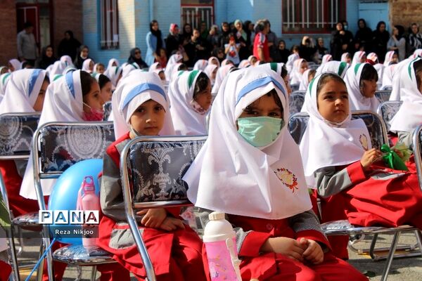 شکوفه‌های حسینی بهارستان در اولین روز از سال تحصیلی