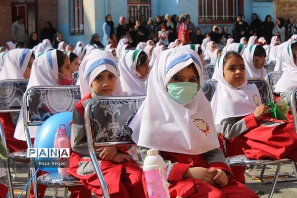 شکوفه‌های حسینی بهارستان در اولین روز از سال تحصیلی