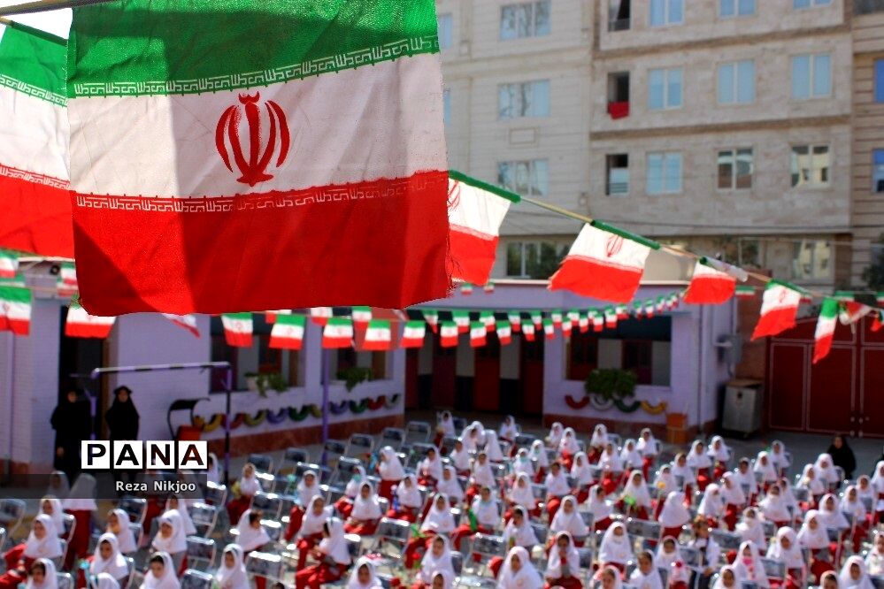 شکوفه‌های حسینی بهارستان در اولین روز از سال تحصیلی