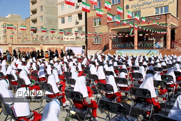 شکوفه‌های حسینی بهارستان در اولین روز از سال تحصیلی