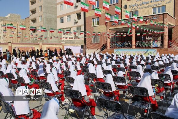 شکوفه‌های حسینی بهارستان در اولین روز از سال تحصیلی
