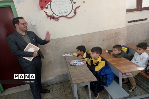 آیین جشن شکوفه‌ها در مدارس ابتدایی منطقه ۱۳ شهر تهران