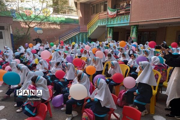 آیین جشن شکوفه‌ها در مدارس ابتدایی منطقه ۱۳ شهر تهران