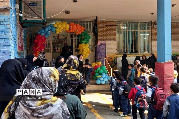 آیین جشن شکوفه‌ها در مدارس ابتدایی منطقه ۱۳ شهر تهران