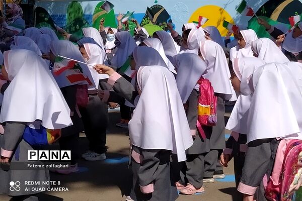 جشن کلاس اولی‌ها در دبستان شکوفه‌های انقلاب منطقه ۱۳
