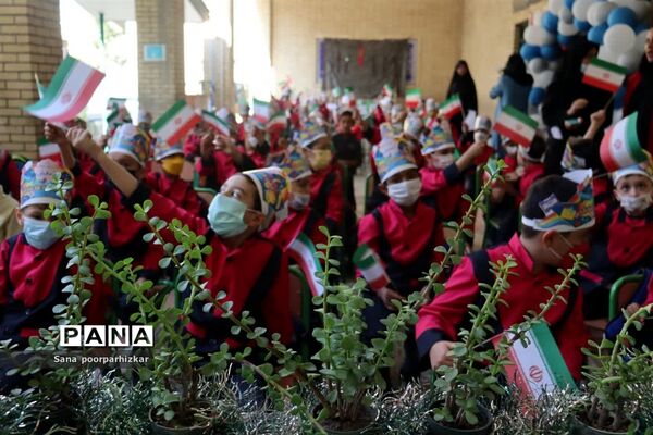 جشن شکوفه‌ها در دبستان شهید آسایش منطقه ۱۱