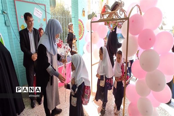 مراسم جشن شکوفه‌ها به‌مناسبت فرارسیدن ماه‌ مهربانی منطقه کهریزک