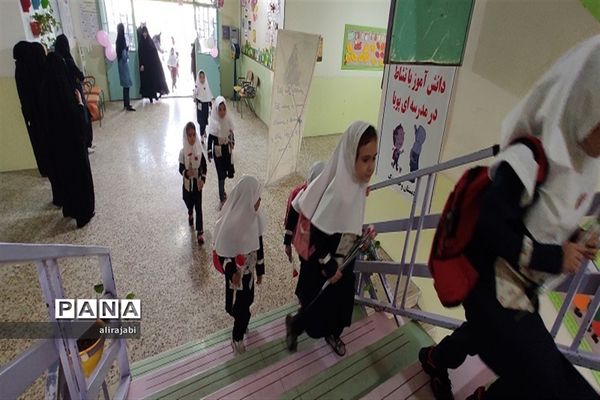 مراسم جشن شکوفه‌ها به‌مناسبت فرارسیدن ماه‌ مهربانی منطقه کهریزک