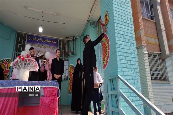 مراسم جشن شکوفه‌ها به‌مناسبت فرارسیدن ماه‌ مهربانی منطقه کهریزک