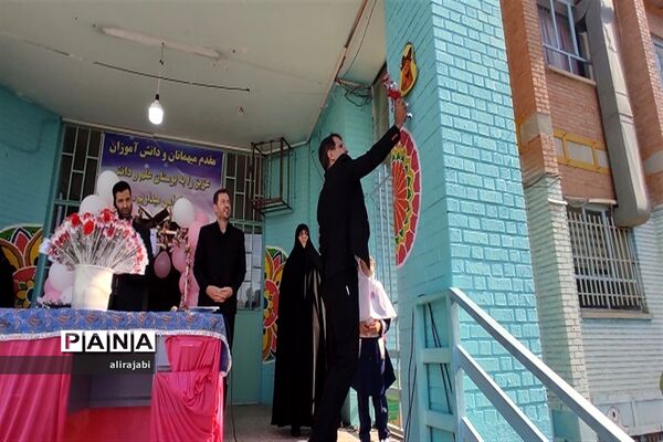 مراسم جشن شکوفه‌ها به‌مناسبت فرارسیدن ماه‌ مهربانی منطقه کهریزک
