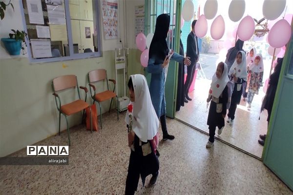 مراسم جشن شکوفه‌ها به‌مناسبت فرارسیدن ماه‌ مهربانی منطقه کهریزک