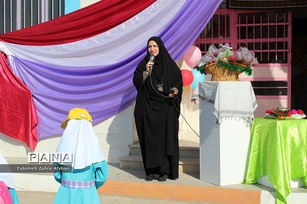 نواختن زنگ بهار علم و تربیت در مدارس استان سمنان