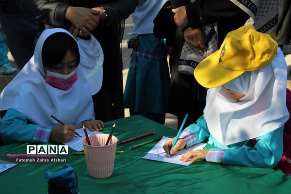 نواختن زنگ بهار علم و تربیت در مدارس استان سمنان