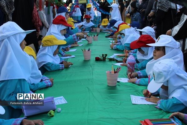 نواختن زنگ بهار علم و تربیت در مدارس استان سمنان