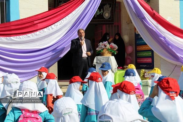نواختن زنگ بهار علم و تربیت در مدارس استان سمنان