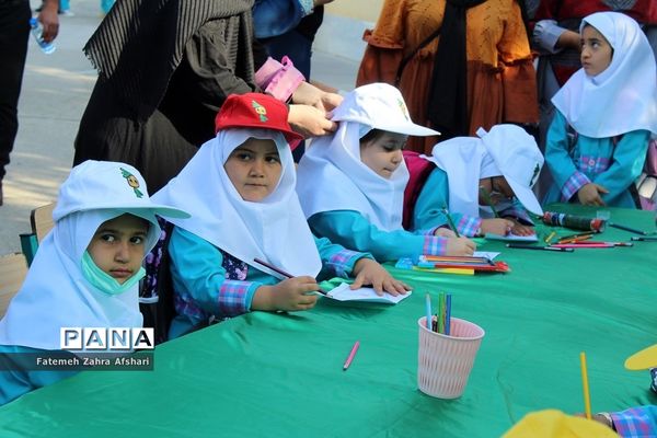 نواختن زنگ بهار علم و تربیت در مدارس استان سمنان