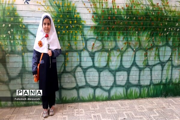 برگزاری جشن شکوفه‌ها در دبستان شهید تندگویان منطقه ۱۴