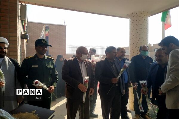 نواختن زنگ شکوفه‌ها در مدرسه خیرساز جم و ممجدی گلدیس شاهین شهر